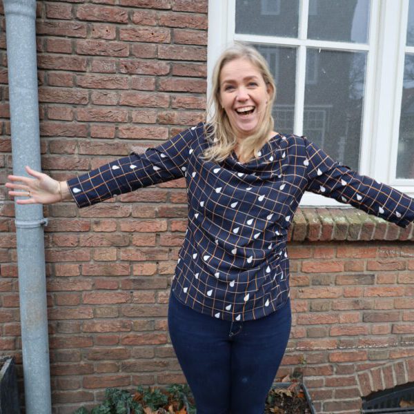 sew along blouse met watervalhals